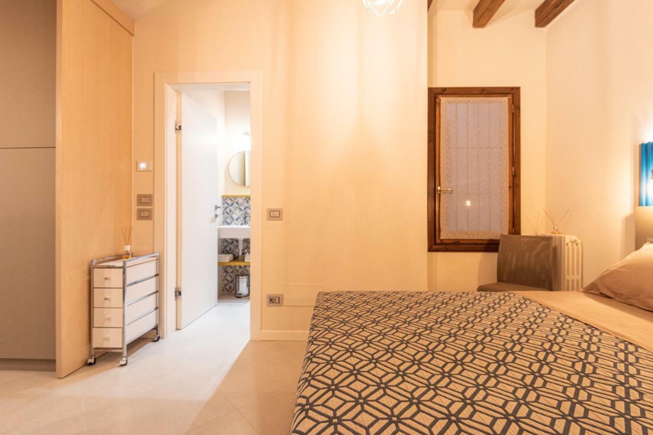 Dreamy Apartment Tre Corone Old Town เดเซนซาโนเดลการ์ดา ภายนอก รูปภาพ
